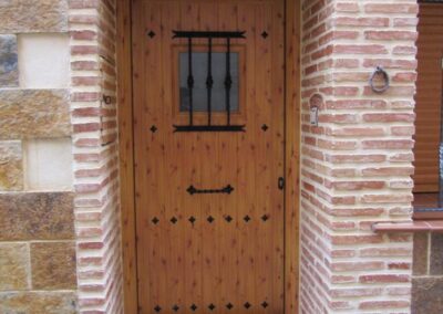 Puerta en Malanquilla - Aluminios Ernesto